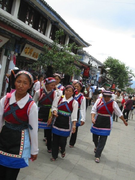 1daliyunnan-033baiguides2.jpg
