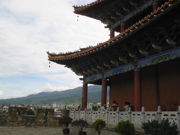 1daliyunnan-037southtemplecorner.jpg