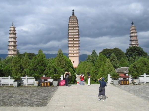 1daliyunnan-055-3pagoadas.jpg