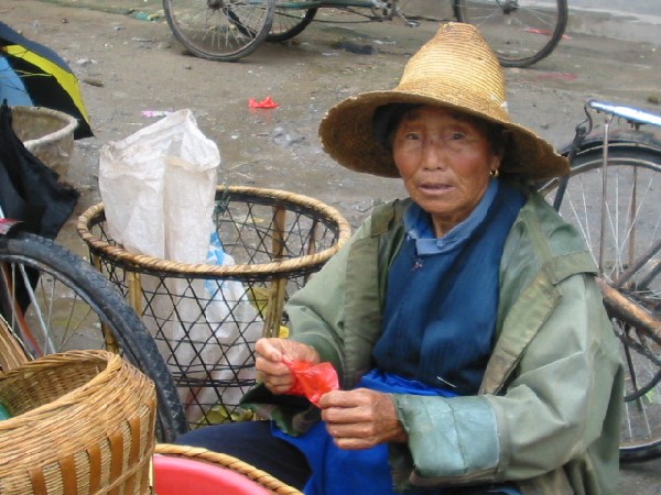 1daliyunnan-062baivillagewoman.jpg