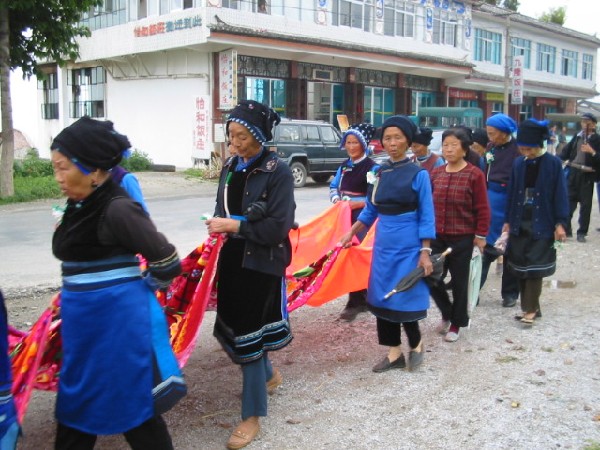 1daliyunnan-085funeral2.jpg