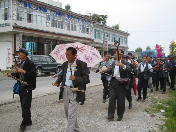 1daliyunnan-086funeral3band.jpg