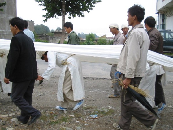 1daliyunnan-089funeralsonsofdeceasedman.jpg