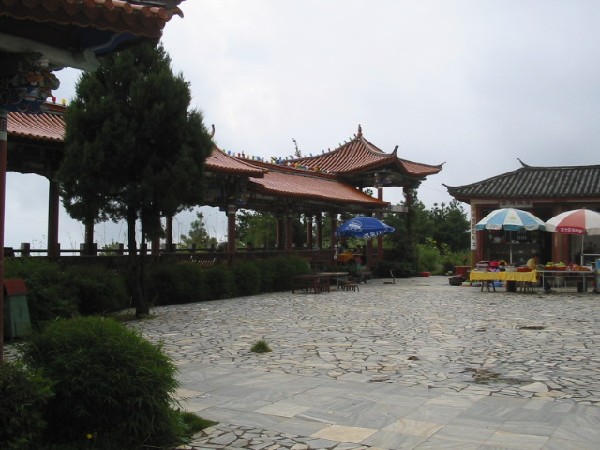 daliyunnan064mtntoptemple.jpg