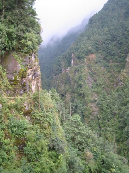 daliyunnan076mtntophikingpath.jpg
