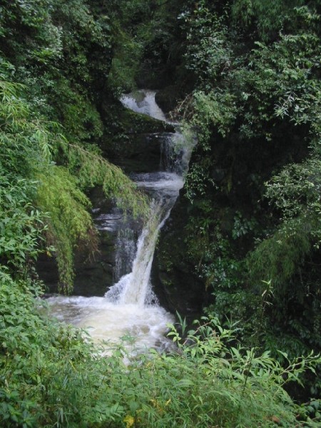 daliyunnan078mtnwaterfall8-21-03.jpg